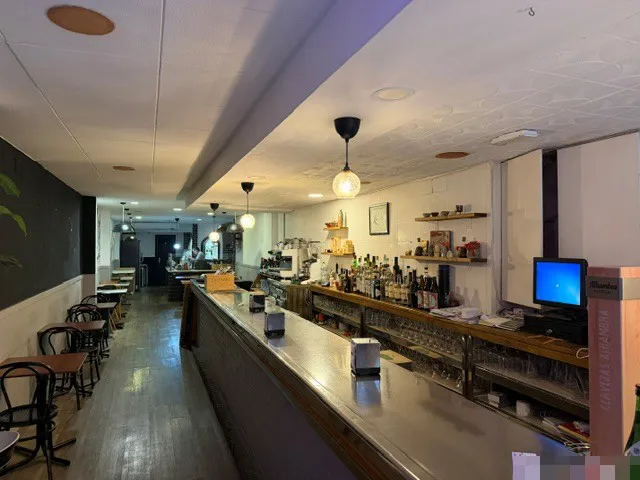 ¡Oportunidad de Traspaso! Restaurante con Licencia C3 Mixta junto al Camp Nou (Sants / Les Corts)
